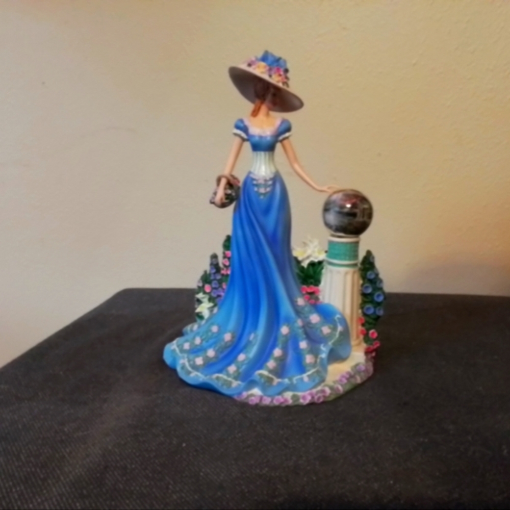 The Hamilton Collection Ladies of the Garden "Garden of Prayer" Preowned